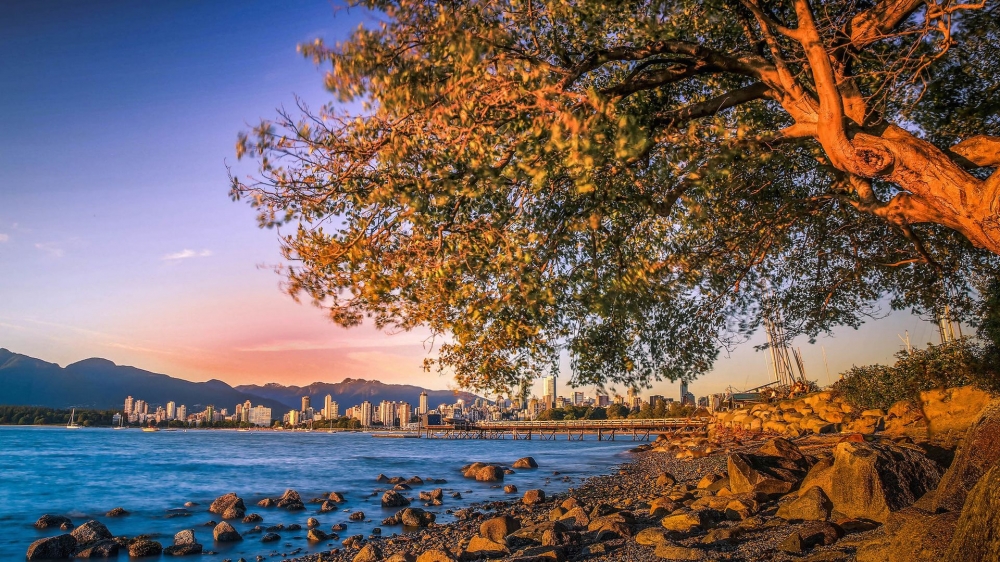 点击大图看下一张：加拿大温哥华基斯兰奴海滩晚霞风景