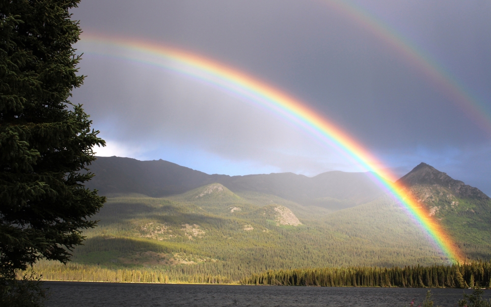 点击大图看下一张：唯美绚丽的彩虹风景图片桌面壁纸