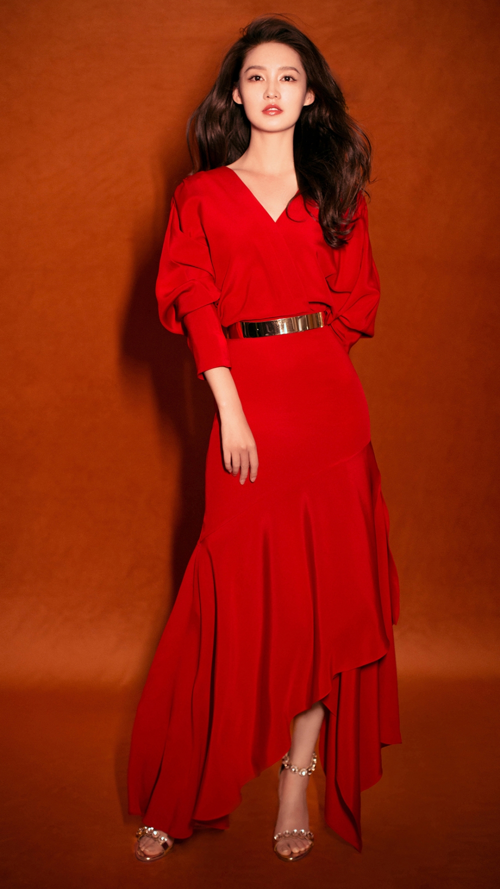 点击大图看下一张：李沁红衣妩媚性感高清手机壁纸