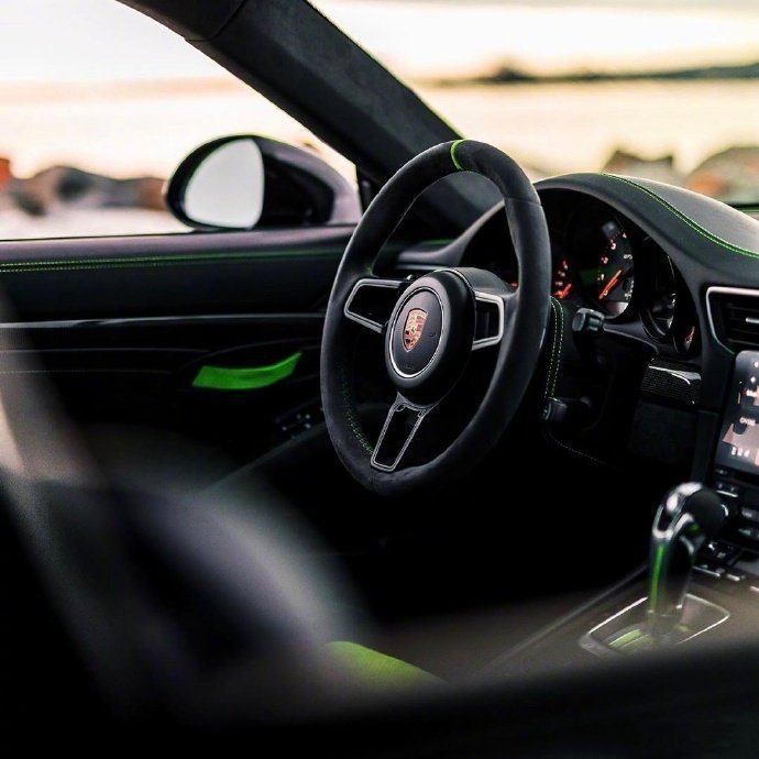 点击大图看下一张：保时捷911 GT3 RS美图欣赏