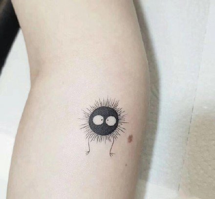 点击大图看下一张：宫崎骏动画里的灰尘煤球小精灵9款纹身作品