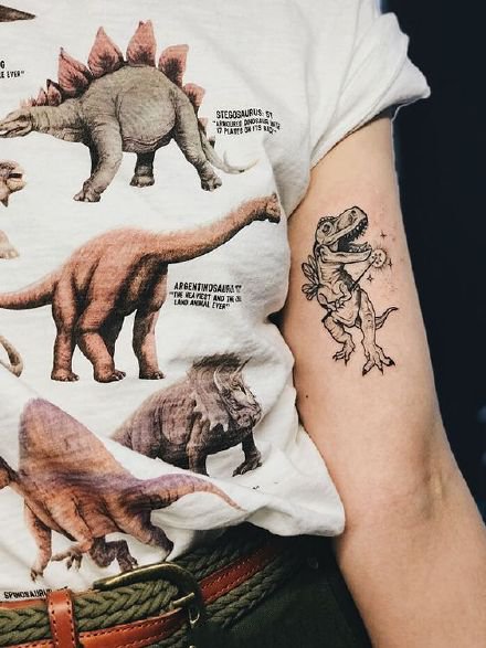 点击大图看下一张：小恐龙纹身 9款小恐龙主题的纹身图片赏析