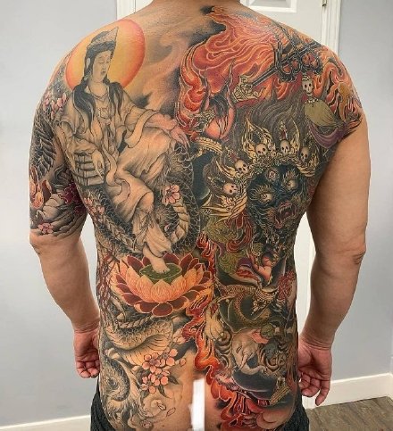 点击大图看下一张：男人满背纹身 9款男士传统的大满背纹身作品图案