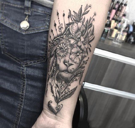 点击大图看下一张：狮头纹身 创意狮子头主题的一组纹身作品