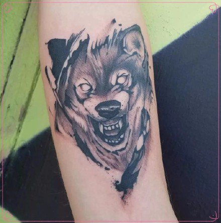 点击大图看下一张：狼头刺青 9款狼头主题的纹身手稿和作品赏析