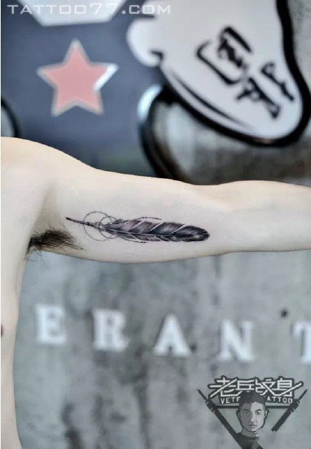 点击大图看下一张：黑灰色的9款羽毛纹身图案-武汉老兵纹身作品