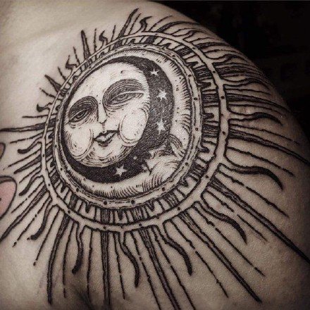 点击大图看下一张：日月纹身 创意的一组版画日月主题纹身图片