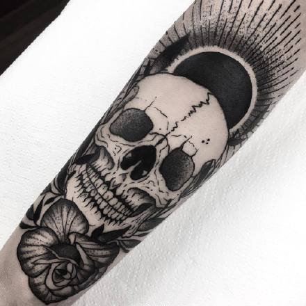 点击大图看下一张：9款骷髅纹身作品：骷髅代表着死亡，也代表新的开始