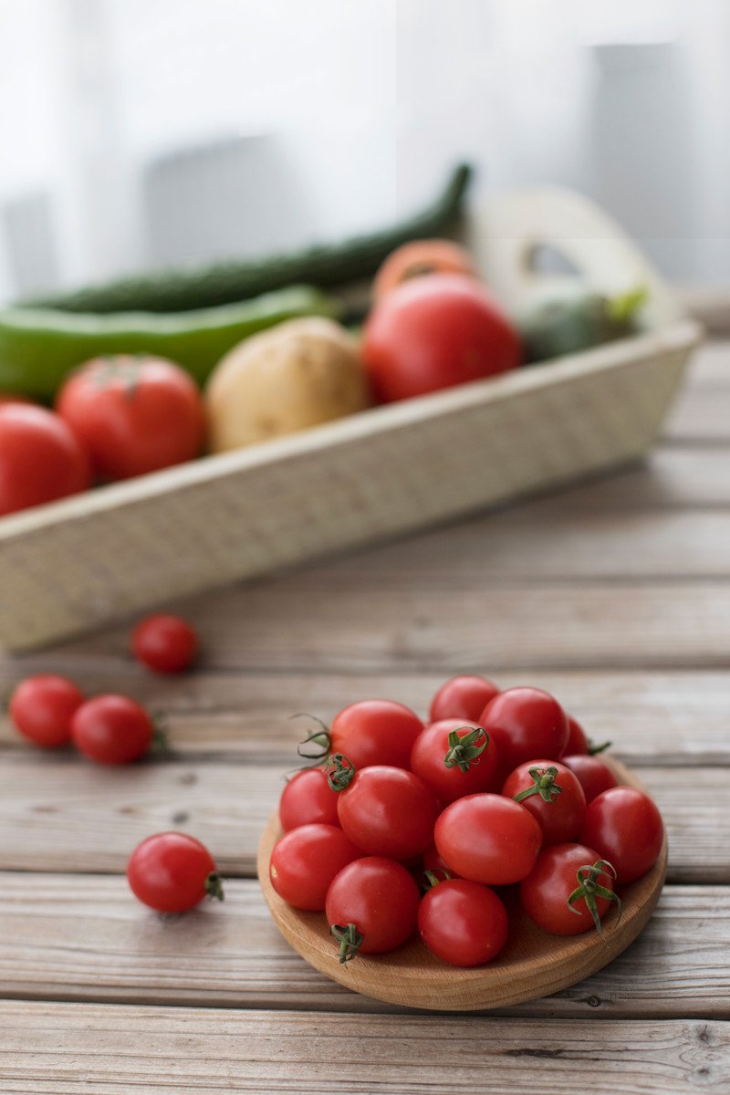 点击大图看下一张：厨房里的西红柿图片