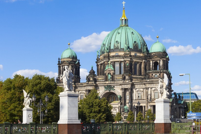点击大图看下一张：宏伟壮观柏林大教堂景观图片