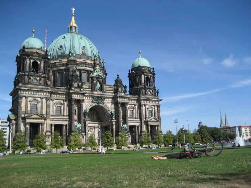 点击大图看下一张：宏伟壮观柏林大教堂景观图片