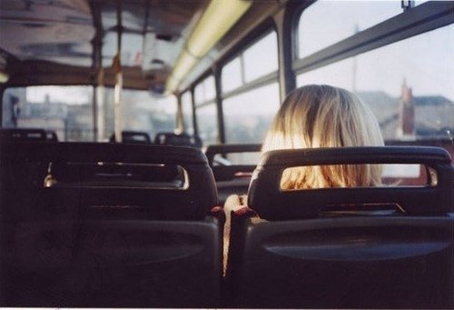 点击大图看下一张：公车上的意境图片