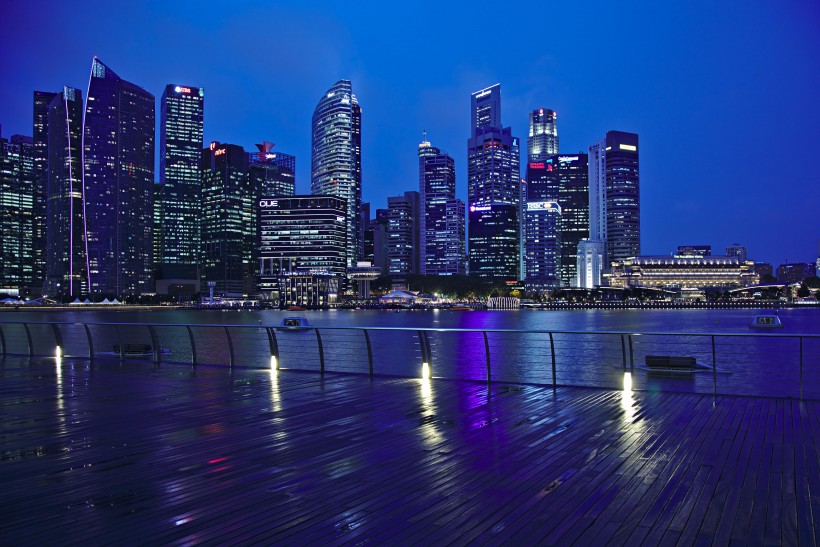点击大图看下一张：美丽祥和的新加坡城市夜景图片