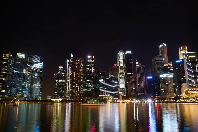 点击大图看下一张：美丽祥和的新加坡城市夜景图片