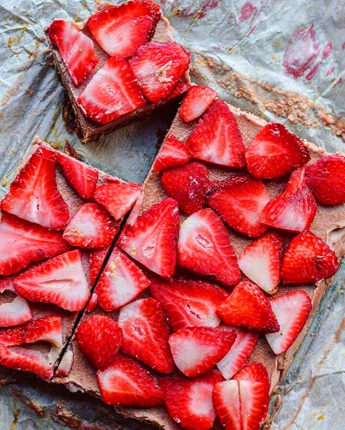 点击大图看下一张：香甜诱人的草莓蛋糕图片