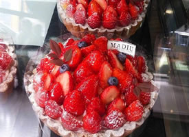 香甜诱人的草莓蛋糕图片
