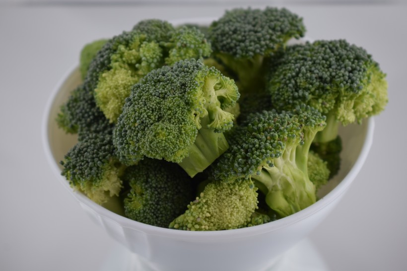 点击大图看下一张：营养丰富的绿色蔬菜西兰花图片