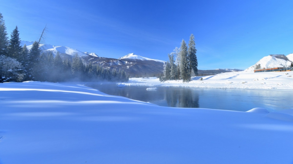 点击大图看下一张：冬季北疆雪景壁纸图片