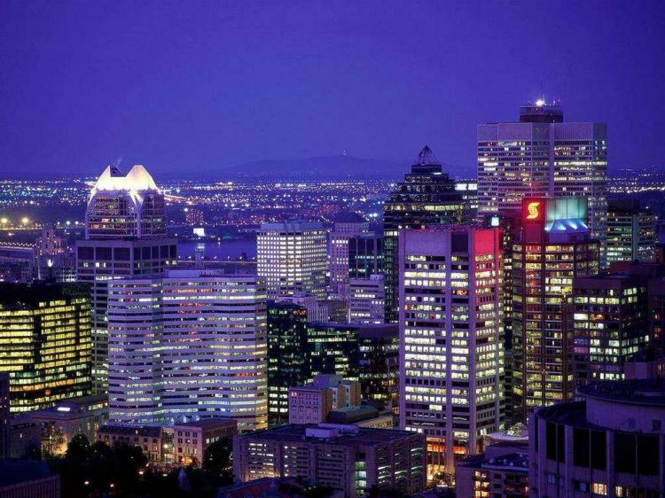 点击大图看下一张：繁华城市里的灯光璀璨美丽夜景图片