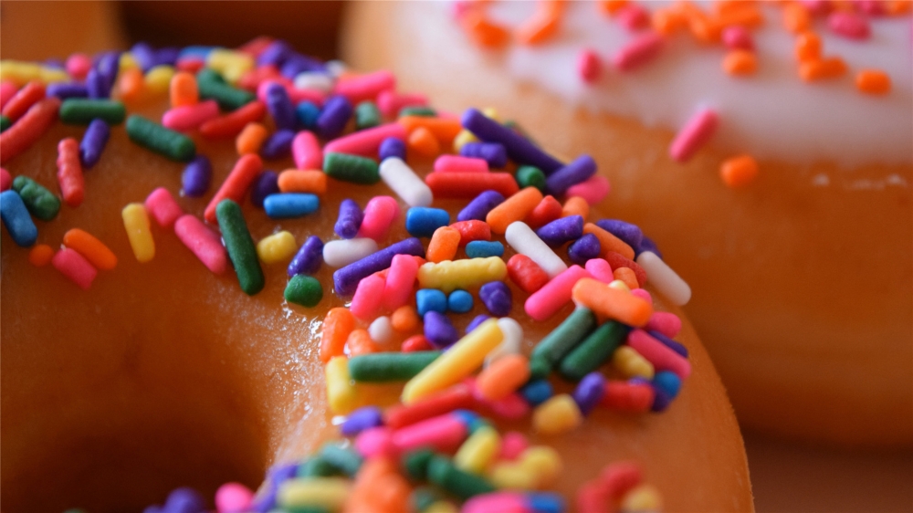 点击大图看下一张：精致美味的甜甜圈图片