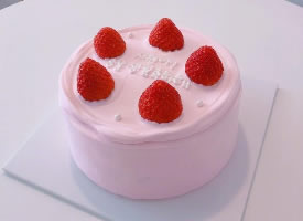 甜甜好吃的草莓蛋糕