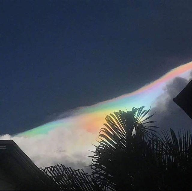 点击大图看下一张：巴西天空的彩虹云，好魔幻