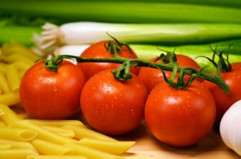 点击大图看下一张：一组红彤彤很好看的西红柿图片