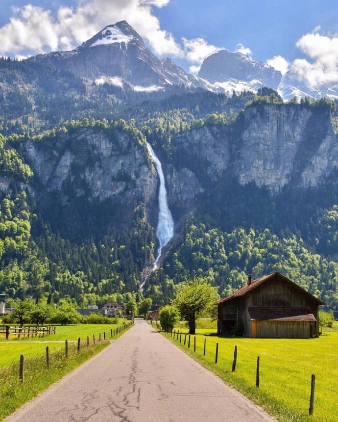 点击大图看下一张：一组春季盎然的瑞士美景图片
