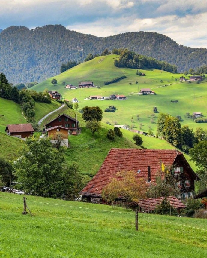 点击大图看下一张：一组春季盎然的瑞士美景图片