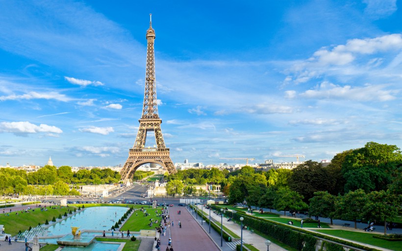 点击大图看下一张：法国著名建筑埃菲尔铁塔图片