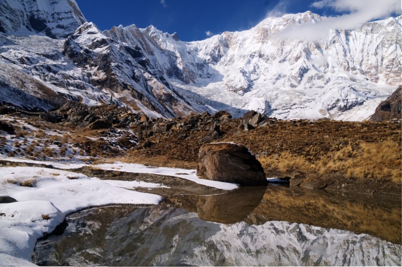点击大图看下一张：神秘而美丽的喜马拉雅山风景图片