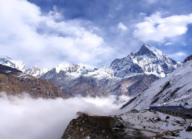 神秘而美丽的喜马拉雅山风景图片