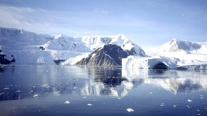 点击大图看下一张：摄人心魄，叹为观止的南极美景