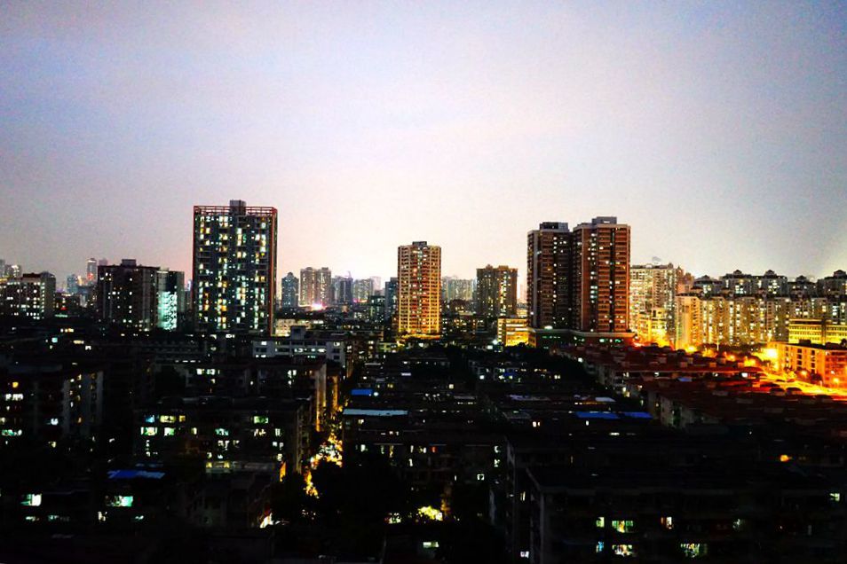 点击大图看下一张：广州老城区真实夜景图片