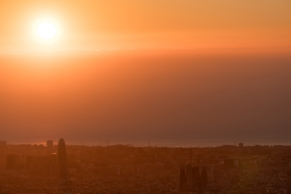 点击大图看下一张：巴萨罗那的梦幻城市风光图片