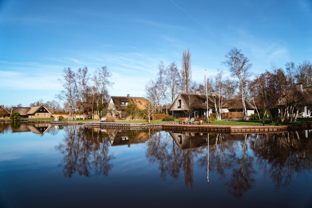 点击大图看下一张：荷兰小镇优美风光图片