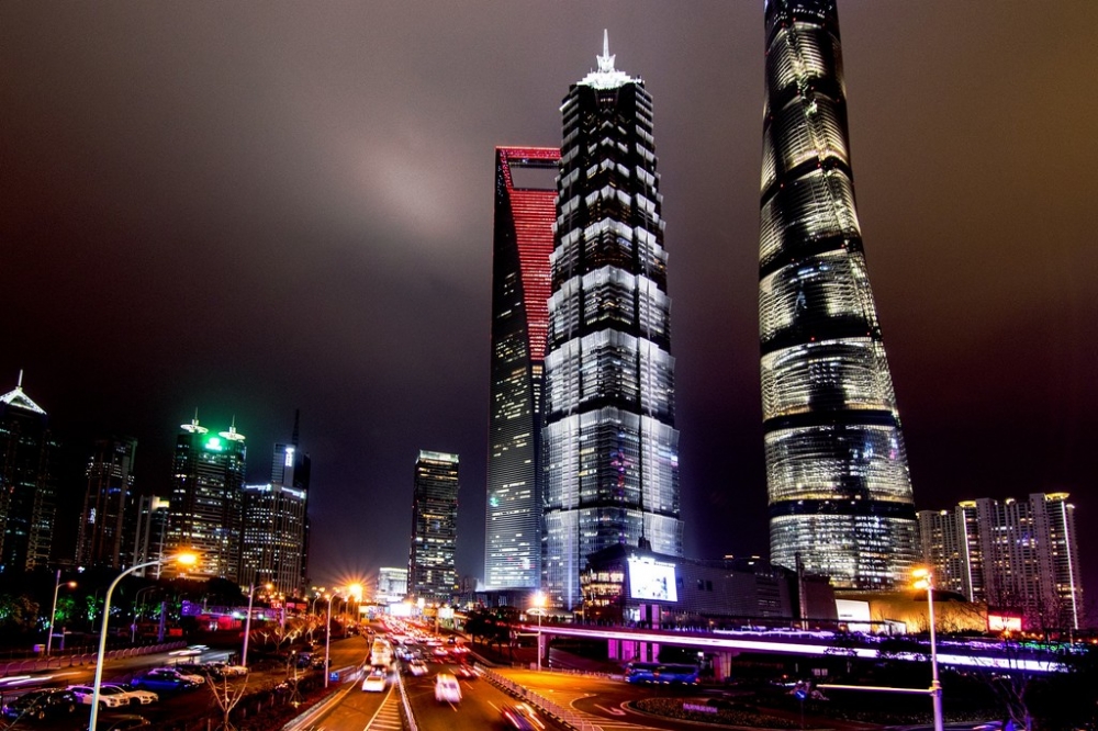 点击大图看下一张：上海陆家嘴夜景图片