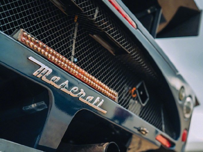 点击大图看下一张：玛莎拉蒂Maserati MC12 GT1图片