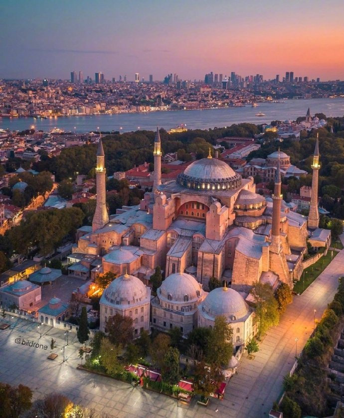 点击大图看下一张：伊斯坦布尔的晚霞