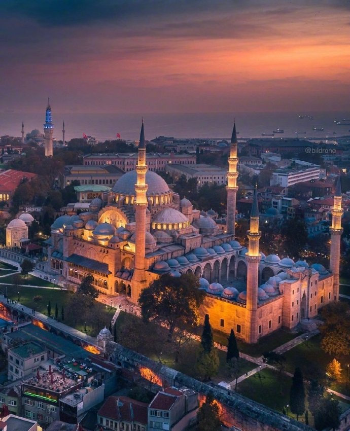 点击大图看下一张：伊斯坦布尔的晚霞