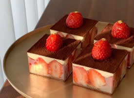 高颜值的草莓蛋糕图片