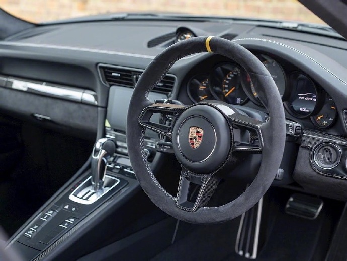 点击大图看下一张：这个配色的保时捷911 GT3 RS太GT2了吧
