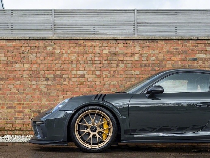 点击大图看下一张：这个配色的保时捷911 GT3 RS太GT2了吧