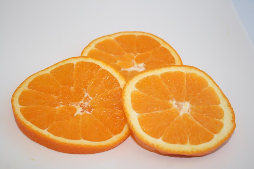 点击大图看下一张：美味酸甜的切开橙子图片