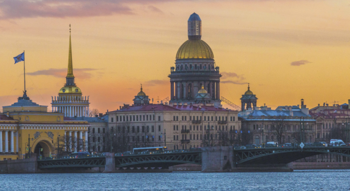 点击大图看下一张：金碧辉煌圣彼得堡城市风景图片