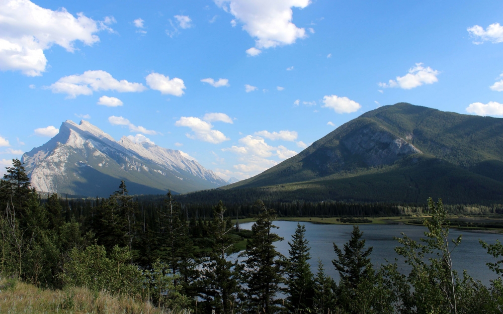 点击大图看下一张：加拿大国家班夫公园唯美风景桌面壁纸