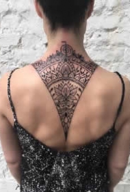 背部梵花纹身 女士背部好看的繁花纹身图案作品