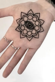 手心纹身 手掌心里的9款黑灰创意纹身作品图案