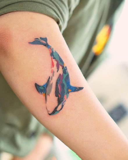 点击大图看下一张：小可爱的一组鲸鱼纹身图片作品