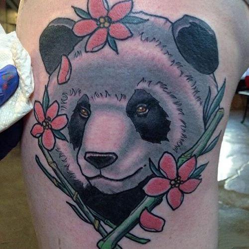 点击大图看下一张：熊猫纹身 15款国宝熊猫主题的纹身作品图案